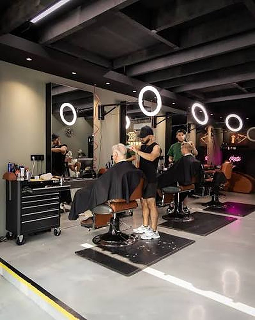 De werkplekken van Hotspot Barbershop